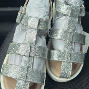 Amazon Essentials Shimmering  Fishermen Silver Sandals
